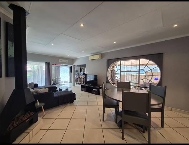 4 BEDROOM HOUSE FOR SALE IN VAALPARK